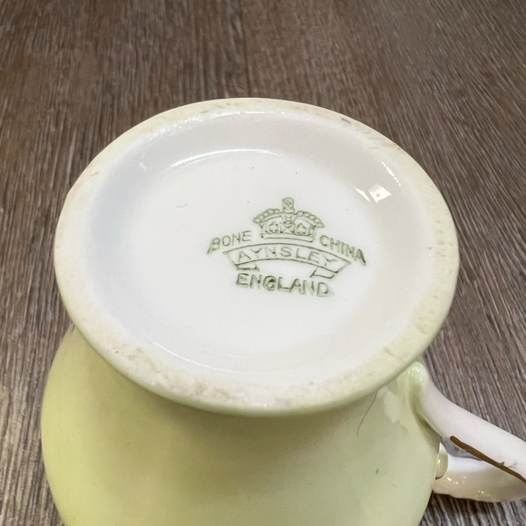 RARE Vintage Aynsley yellow rose creamer - Picture 3 of 6
